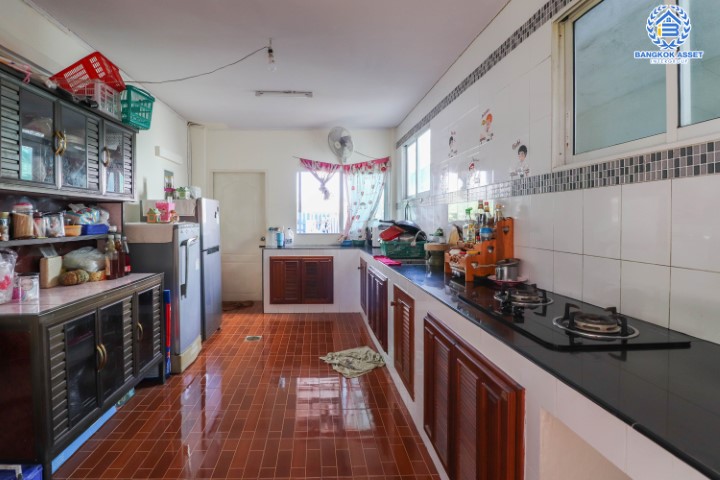 *****บ้านเดี่ยวมือสองย่านนนทบุรี ม.บางกอกการ์เด้นท์ กาญจนาภิเษก บนเนื้อที่ 51 ตร.ว. ฟังก์ชันครบจัดเต็ม 3 ห้องนอน 3 ห้องน้ำ จอดรถ 2 คัน บ้านสวยพร้อมอยู่ บรรยากาศร่มรื่น สงบ บนทำเลที่ดี เดินทางสะดวก ใกล้เซ็นทรัลเวสต์เกต และทางด่วนศรีรัช เพียงไม่กี่นาถึงถึง รถไฟฟ้าสถานี "ตลาดบางใหญ่" พร้อมราคาสุดพิเศษ!